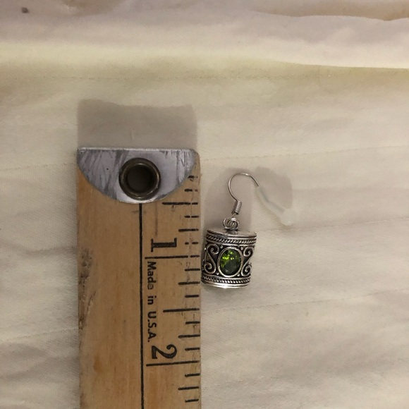 Elegant Silver and Green Earrings - Picture 3 of 7